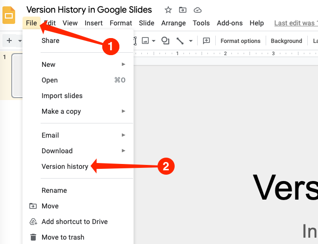 Head over to File>История на версиите през лентата с менюта в Google Slides.
