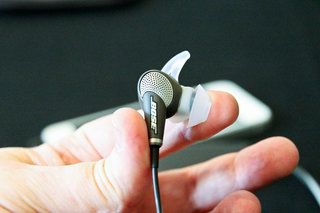 Hands-on: Ulasan Bose QuietComfort 20 - fon kepala pembatalan bunyi di telinga dengan kelainan