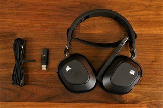 Recenze bezdrátových herních sluchátek Corsair HS80 RGB: fotografie 8