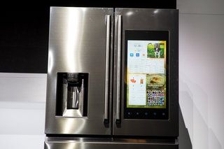 Preview ng Refrigerator ng Samsung Family Hub 2.0: Spotify at Hot Dogs