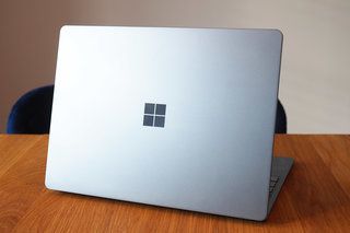 Microsoft Surface Laptop Go снимка за преглед 2