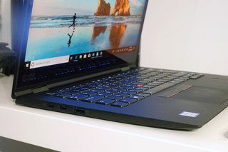 Lenovo ThinkPad X1 Yoga преглед изображение 9