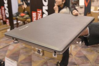 lenovo ideapad z500 touch 15 pouces ordinateur portable photos et mains sur l