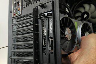Vertikalna slika GPU -a za montažu 7