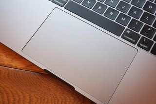 MacBook Pro s dotykovým panelem, recenze 13 palců Drahé zvýšení výkonu, které stojí za to mít obrázek 7