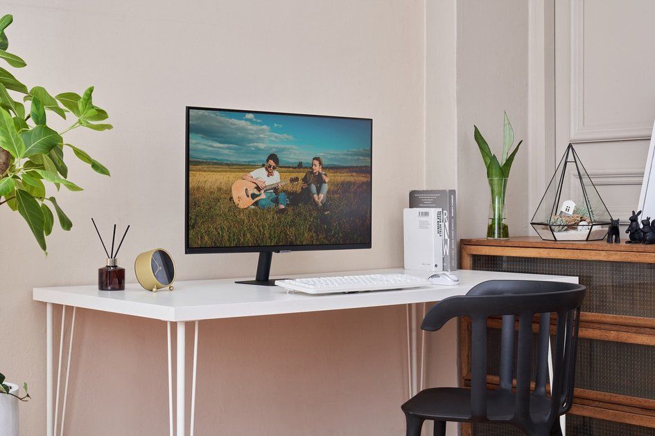 Ang bagong Smart Monitor M7 ng Samsung ay isang matalinong TV para sa iyong computer