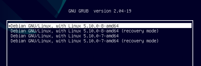 Dua kernel dengan pilihan mod pemulihan disenaraikan sebagai pilihan but dalam GRUB pada Debian 11