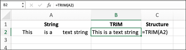 Da biste koristili funkciju TRIM u Excelu pomoću reference ćelije, upotrijebite formulu =TRIM(A2), zamjenjujući A2 s vlastitom referencom ćelije.