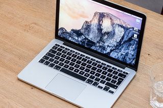 MacBook Pro 13 palců s Retina displejem na začátku roku 2015 hodnotící obrázek 2