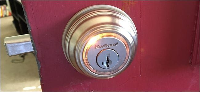 Kako namestiti in nastaviti Kwikset Kevo Smart Lock