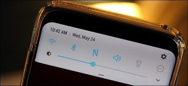 Slik viser du alltid lysstyrkelinjen på Samsung Android-telefoner som kjører Nougat