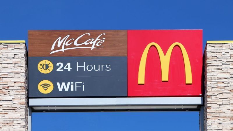 كيفية الاتصال بشبكة Wi-Fi المجانية من McDonald’s