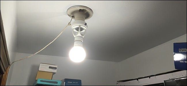 Cum să adăugați lumini automate în dulapurile dvs