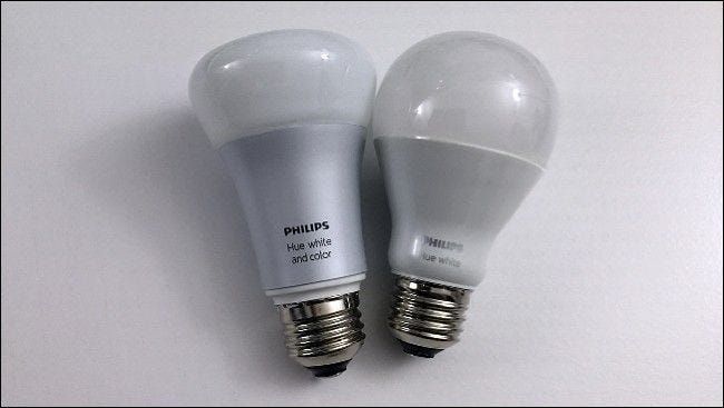 dvije Philips hue žarulje