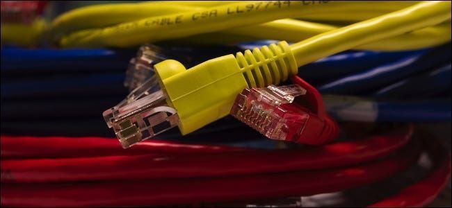 Ali je mogoče izvesti dve ethernetni povezavi prek istega kabla?