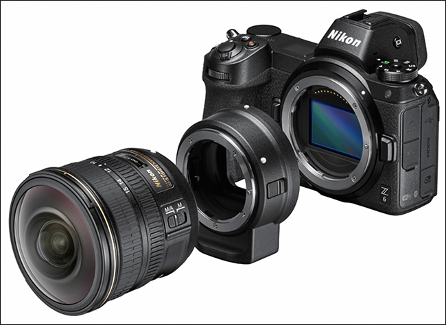 ایک Nikon کیمرہ، FTZ اڈاپٹر، اور لینس۔