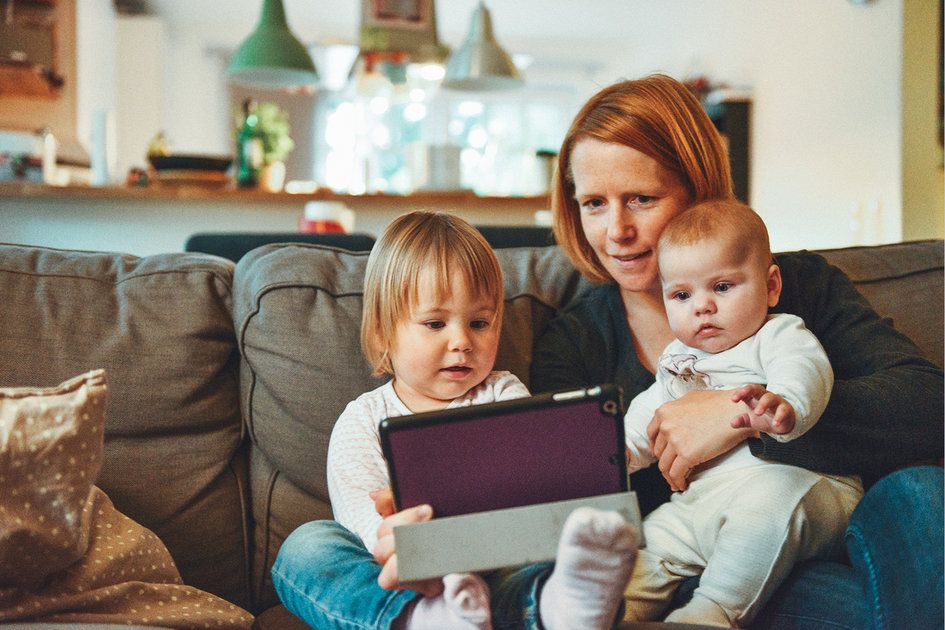 Sleduje vaše dítě denně více než hodinu televize? KDO říká, že to je příliš