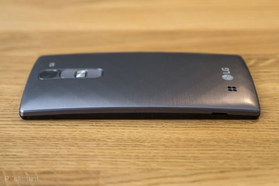 LG מעוקל בסמארטפון שנכנס לקצה ה- Galaxy S6