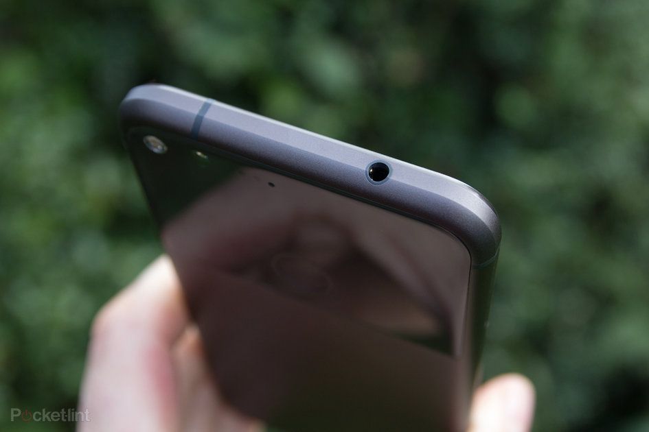 Google Pixel 2 может скопировать iPhone 7 и отказаться от разъема для наушников