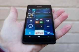 Pregled Microsoft Lumia 950: Zori Windows 10 Mobile