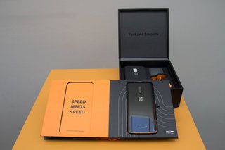 OnePlus 6T McLaren Edition in Bildern: Hommage an die Geschwindigkeit