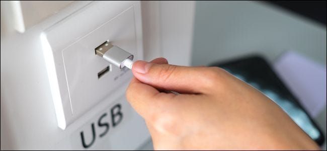 Πώς να προστατεύσετε τον εαυτό σας από τις δημόσιες θύρες φόρτισης USB