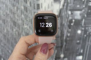 Fitbit Versa 2 revisió de la imatge 2 del rellotge intel·ligent
