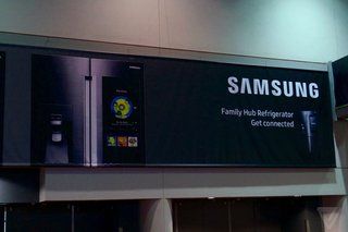 le réfrigérateur Samsung Family Hub est livré avec un écran géant de 21 5 pouces et une caméra pour espionner l