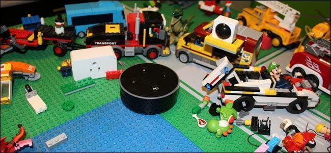 Viedais spraudnis, infrasarkano staru sensors un atbalss Lego kluču un citu rotaļlietu vidū.