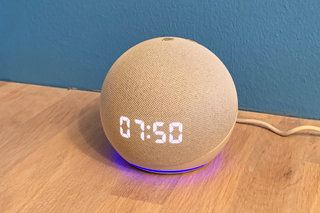 Nova Amazon Echo Dot sa satom ima sniženu cijenu na fotografiji 1