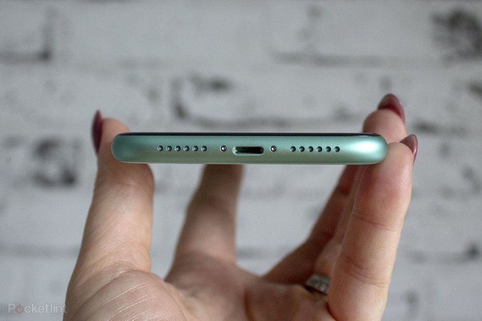Apple의 iPhone 2021은 무선 충전 전용 라이트닝 포트를 버릴 수 있습니다.