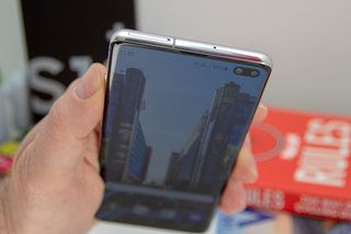 Hình ảnh đánh giá Samsung Galaxy S10 Plus 16