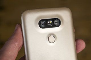 Firemanns kamera med to kameraer - historien strekker seg til bilde 4 av Samsung Galaxy S10