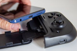 Играете с Razer Kishi: контроллер для улучшения мобильных игр?