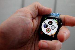 Slika za pregled ure Apple Watch Series 4 3