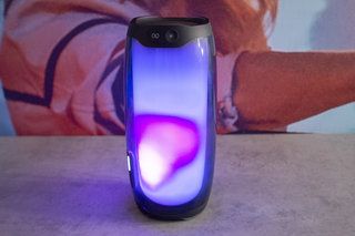 Ang JBL Pulse 4 portable speaker na paunang pagsusuri: Sindihan ako, i-up ako