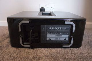 סקירת המשנה של Sonos הכל על אותה תמונת בס 7