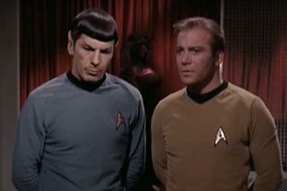 V kakšnem vrstnem redu bi morali gledati vsako sliko filma in TV -oddaje Star Trek 4