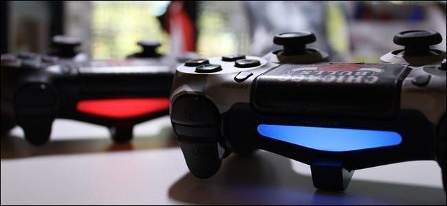כיצד לעמעם את האורות בבקר ה-PlayStation DualShock 4