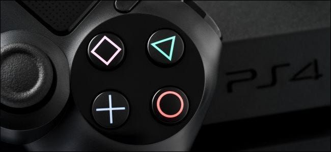 Un controller DualShock 4 per PlayStation 4.