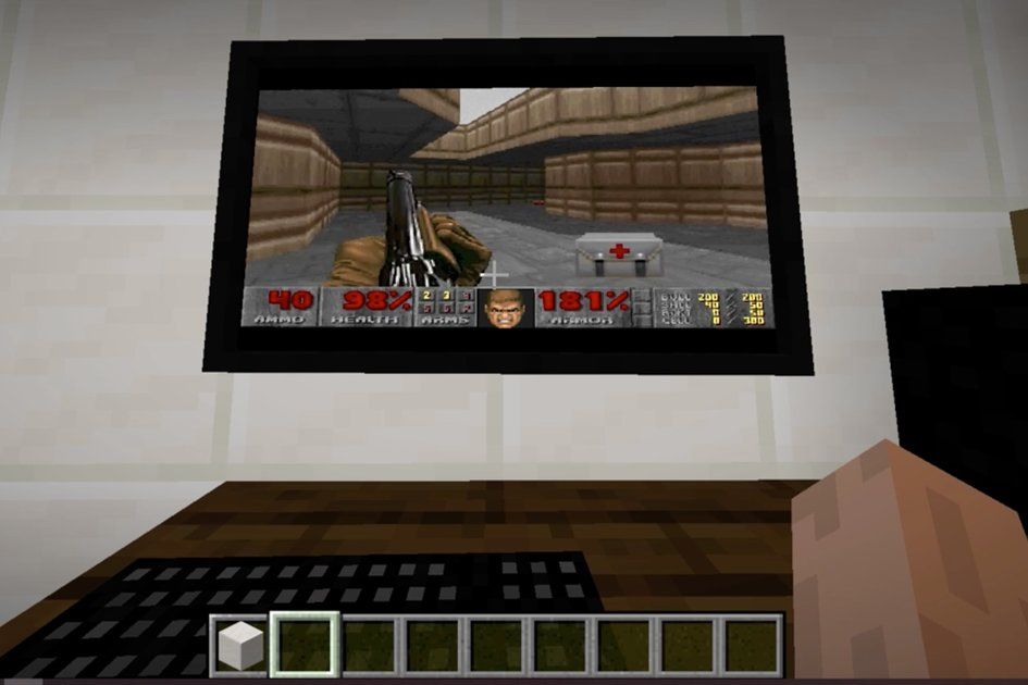 Модът Minecraft ви позволява да играете Doom на машина с Windows 95 в играта