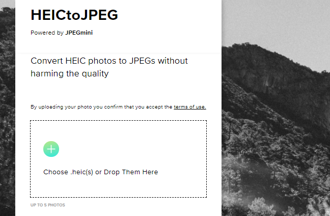 Seret dan lepaskan fail HEIC dari komputer anda untuk menukarnya pada tapak web HEICtoJPEG.