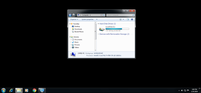 Wallpaper hitam di desktop Windows 7.