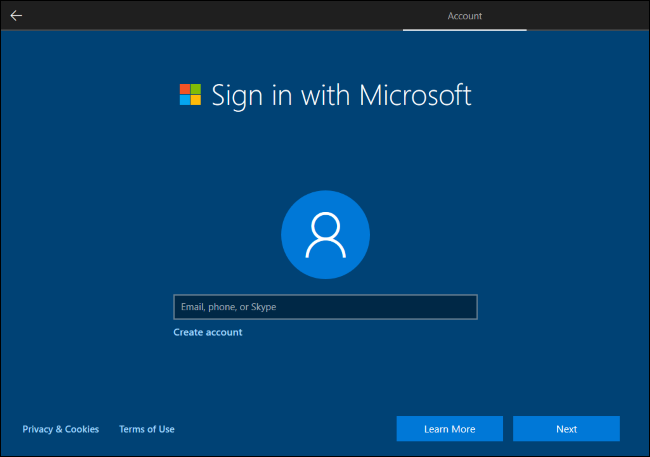 Windows 10 richiede un account Microsoft per continuare.