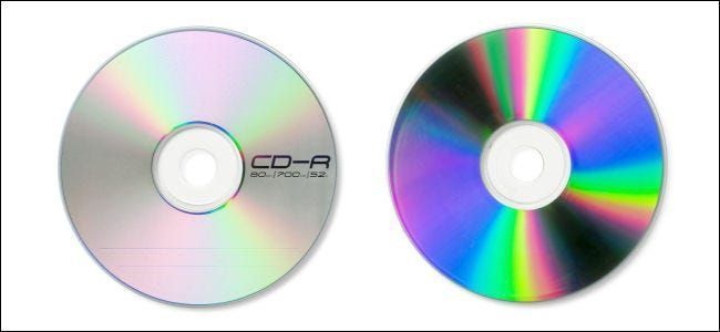 Το μπροστινό και το πίσω μέρος ενός CD-R.
